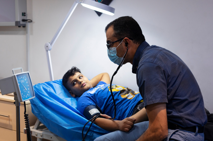 العيادات والمختبرات